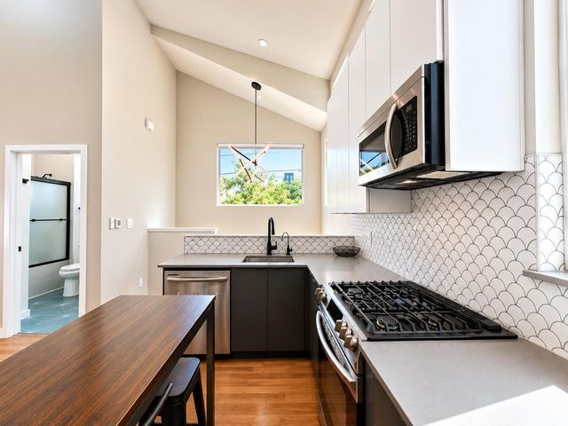 913 Duncan LN 201, Austin, TX 78705