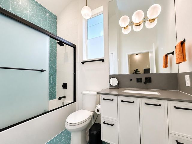 913 Duncan LN 201, Austin, TX 78705