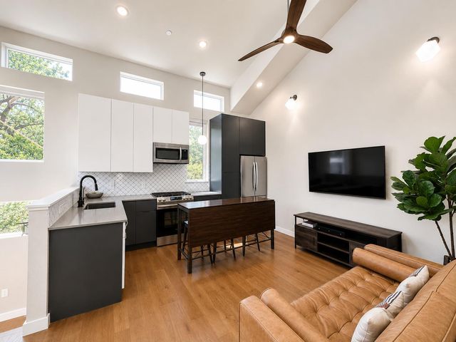 913 Duncan LN 201, Austin, TX 78705
