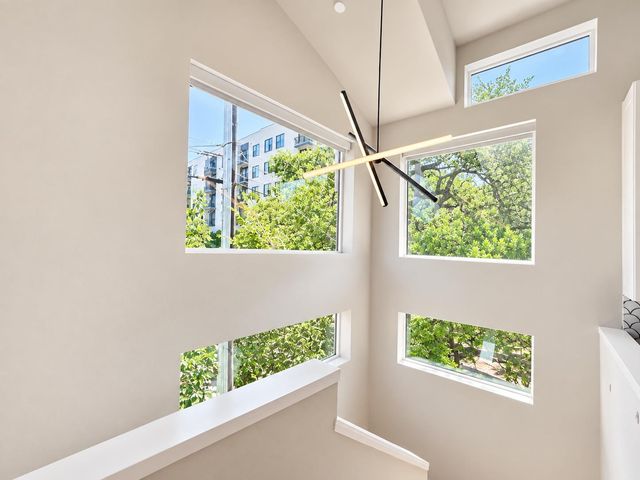 913 Duncan LN 201, Austin, TX 78705