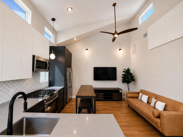 913 Duncan LN 201, Austin, TX 78705