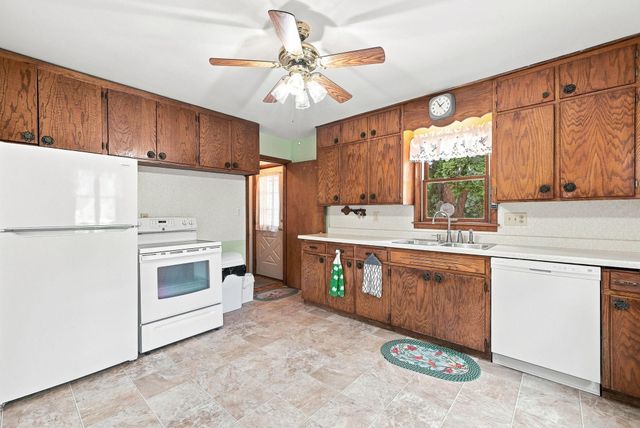 563 Shryer Avenue W, Roseville, MN 55113