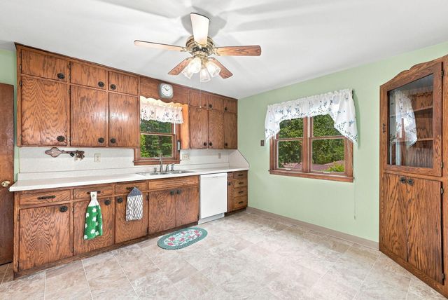 563 Shryer Avenue W, Roseville, MN 55113