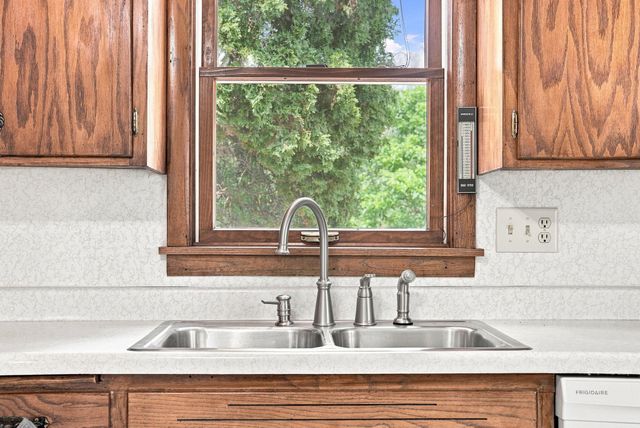 563 Shryer Avenue W, Roseville, MN 55113