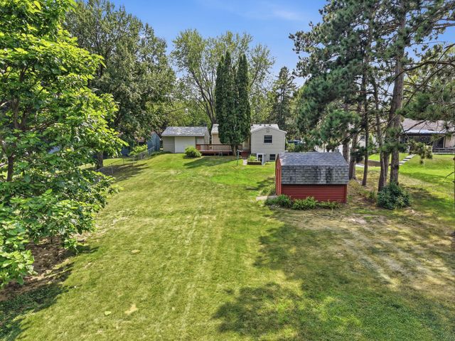 563 Shryer Avenue W, Roseville, MN 55113