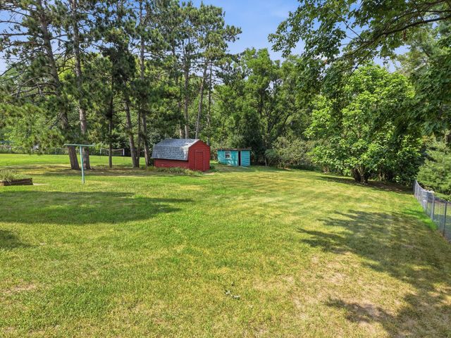 563 Shryer Avenue W, Roseville, MN 55113