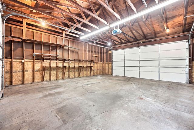 563 Shryer Avenue W, Roseville, MN 55113