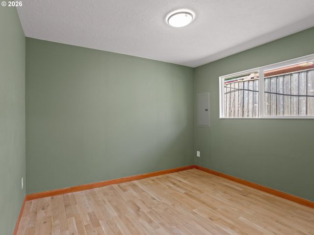 6855 Sw CAPITOL Hwy, Portland, OR 97219