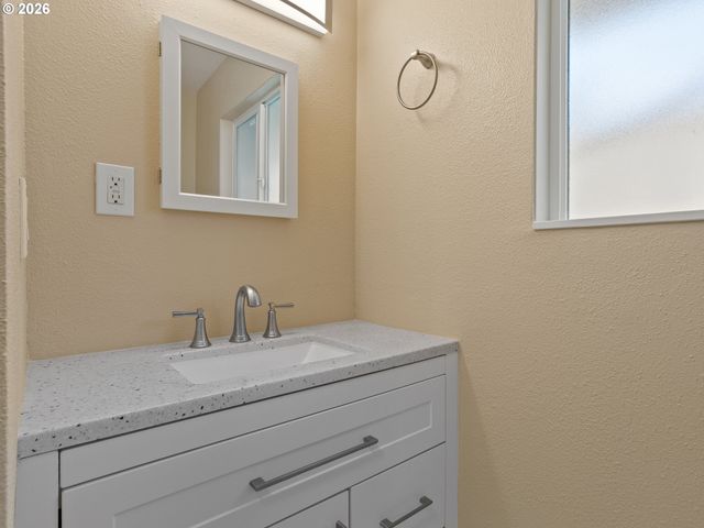 6855 Sw CAPITOL Hwy, Portland, OR 97219