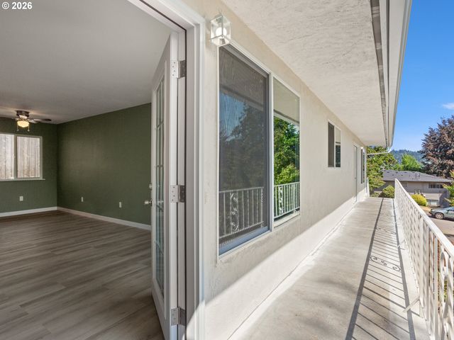 6855 Sw CAPITOL Hwy, Portland, OR 97219