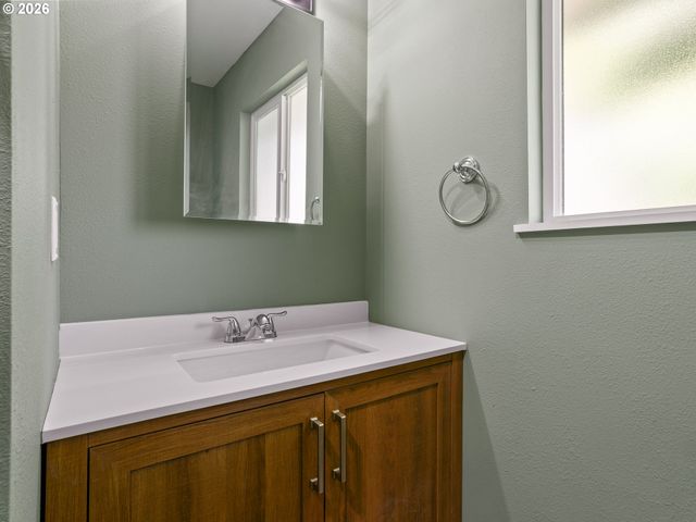 6855 Sw CAPITOL Hwy, Portland, OR 97219