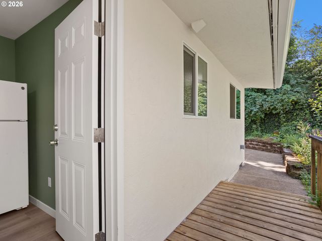 6855 Sw CAPITOL Hwy, Portland, OR 97219