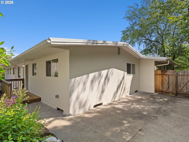 6855 Sw CAPITOL Hwy, Portland, OR 97219