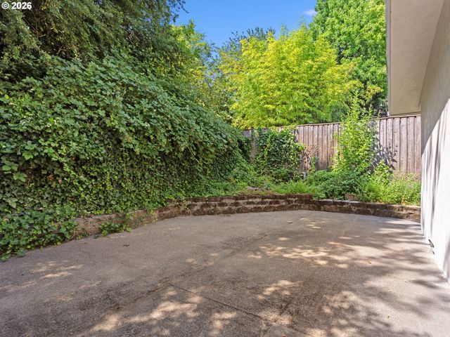 6855 Sw CAPITOL Hwy, Portland, OR 97219
