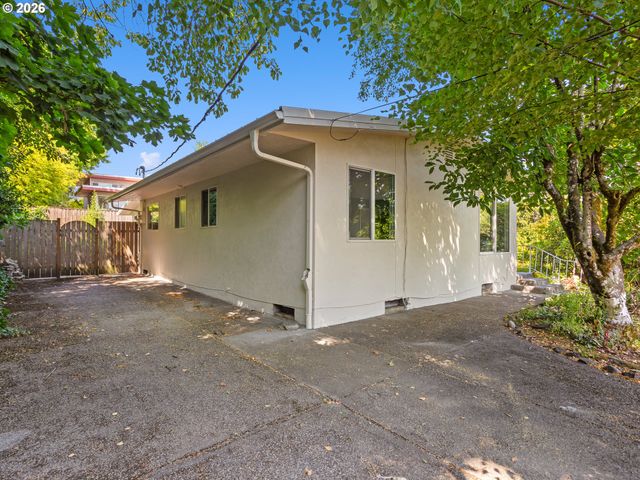 6855 Sw CAPITOL Hwy, Portland, OR 97219