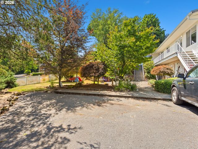 6855 Sw CAPITOL Hwy, Portland, OR 97219