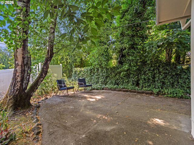 6855 Sw CAPITOL Hwy, Portland, OR 97219