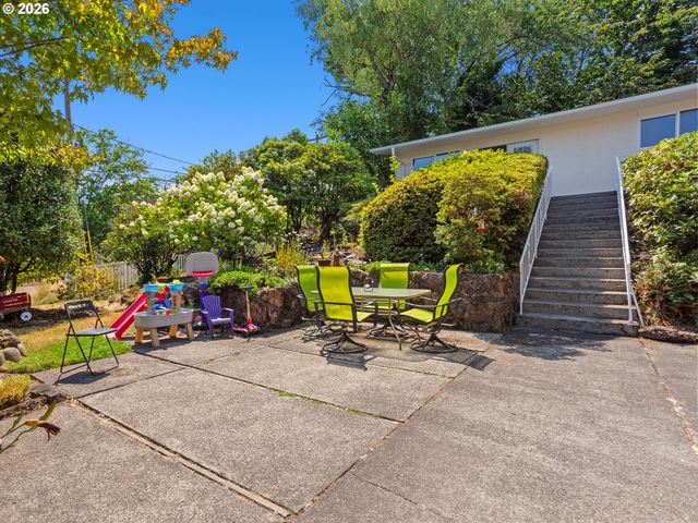 6855 Sw CAPITOL Hwy, Portland, OR 97219