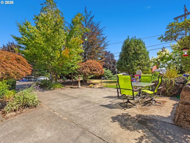 6855 Sw CAPITOL Hwy, Portland, OR 97219