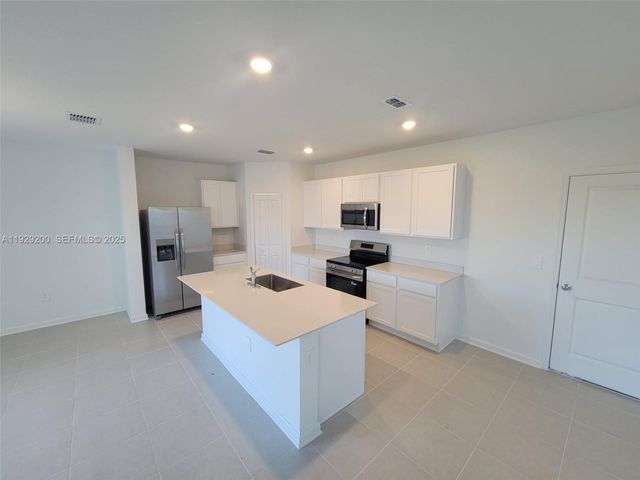 3671 Hardman Dr, Lake Wales, FL 33853