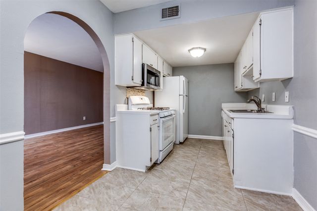 15926 Stillwood Street 1071, Dallas, TX 75248