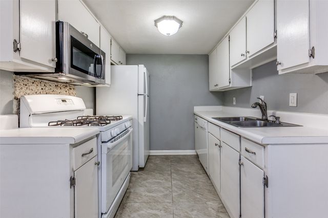 15926 Stillwood Street 1071, Dallas, TX 75248