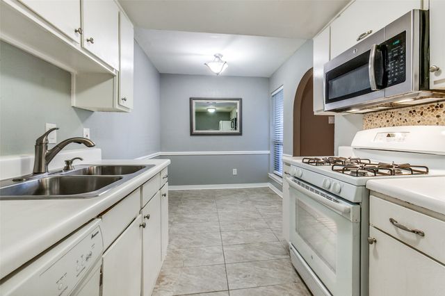 15926 Stillwood Street 1071, Dallas, TX 75248