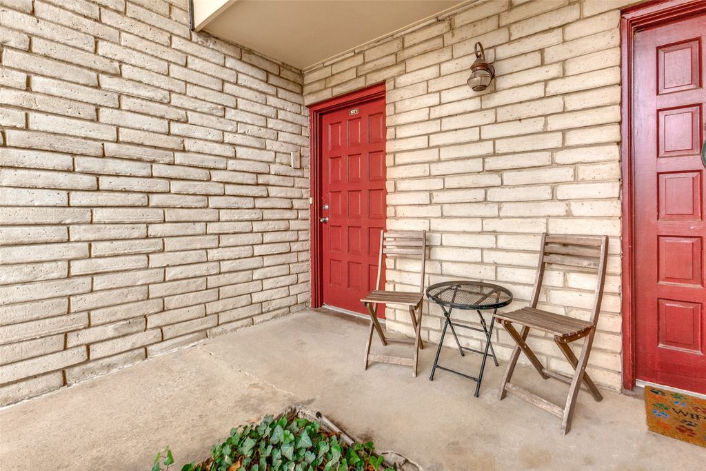 15926 Stillwood Street 1071, Dallas, TX 75248