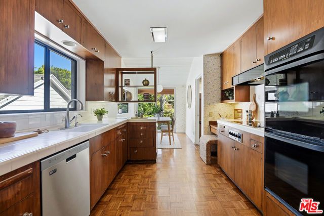 11356 Thurston Circle, Los Angeles, CA 90049