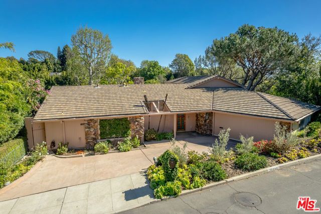 11356 Thurston Circle, Los Angeles, CA 90049