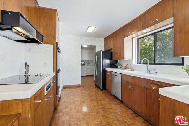 11356 Thurston Circle, Los Angeles, CA 90049