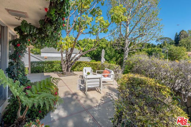 11356 Thurston Circle, Los Angeles, CA 90049