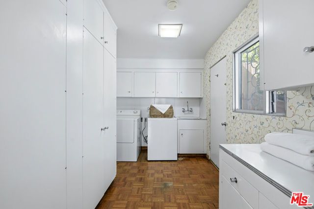 11356 Thurston Circle, Los Angeles, CA 90049