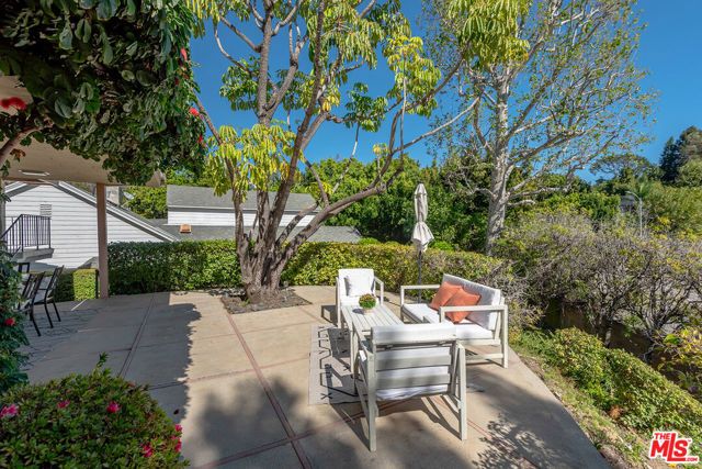 11356 Thurston Circle, Los Angeles, CA 90049