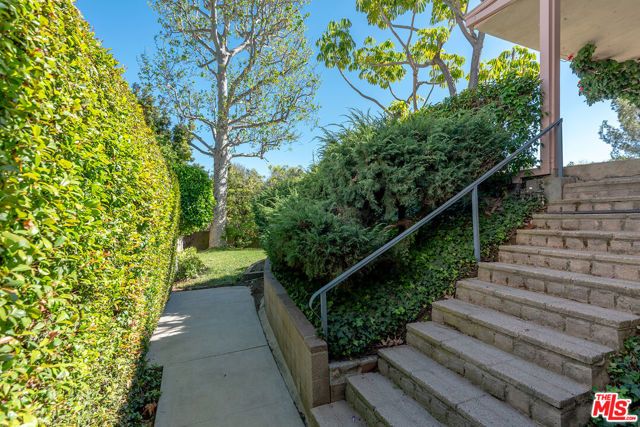 11356 Thurston Circle, Los Angeles, CA 90049