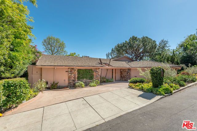 11356 Thurston Circle, Los Angeles, CA 90049