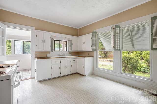 82 Hill Street, Hot Springs, NC 28743