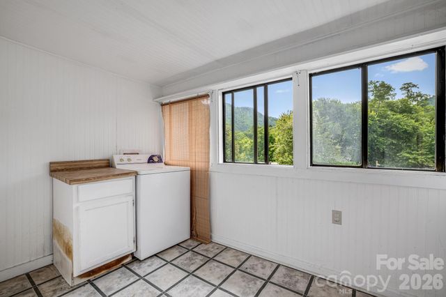 82 Hill Street, Hot Springs, NC 28743