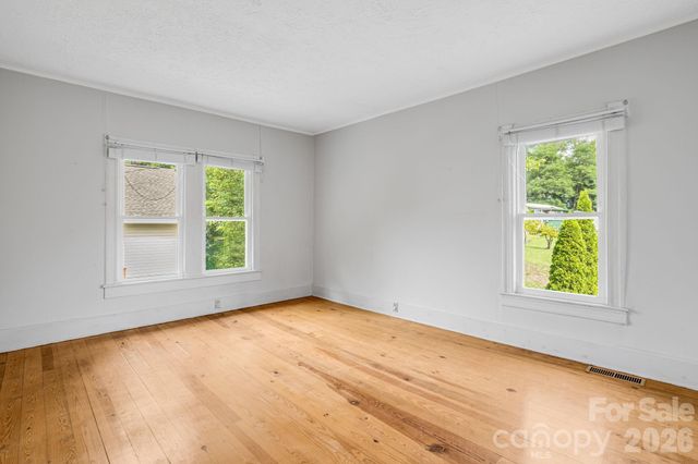 82 Hill Street, Hot Springs, NC 28743