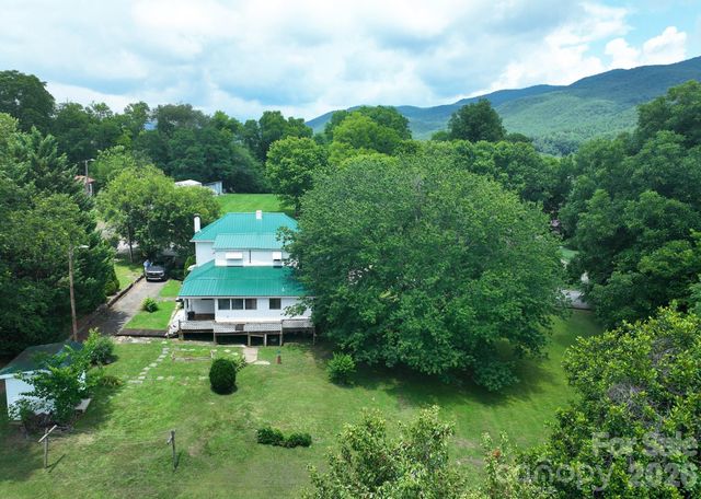 82 Hill Street, Hot Springs, NC 28743