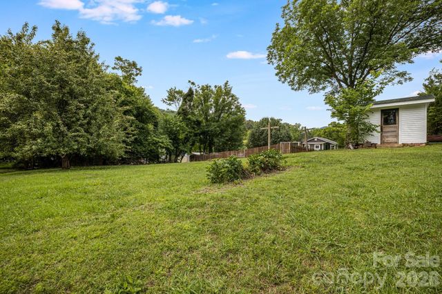 82 Hill Street, Hot Springs, NC 28743