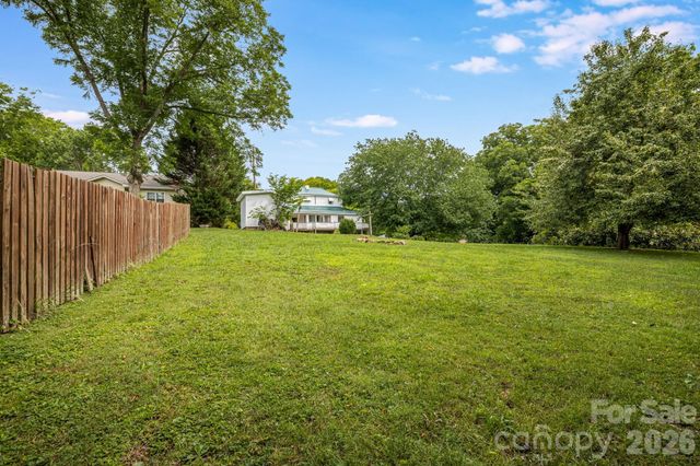 82 Hill Street, Hot Springs, NC 28743