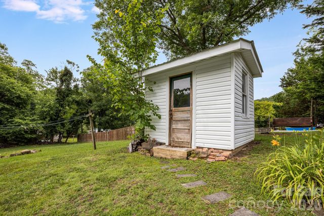 82 Hill Street, Hot Springs, NC 28743