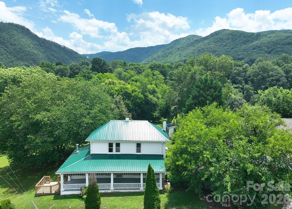 82 Hill Street, Hot Springs, NC 28743