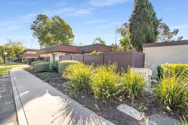 1425 N Parkhaven, Anaheim, CA 92801