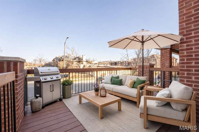 445 Clara Avenue 24, St Louis, MO 63112