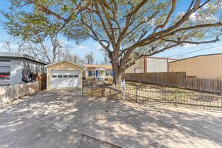 318 NW Loop 230 Highway, Smithville, TX 78957