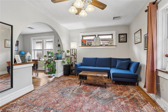 4958 Tholozan Avenue, St Louis, MO 63109