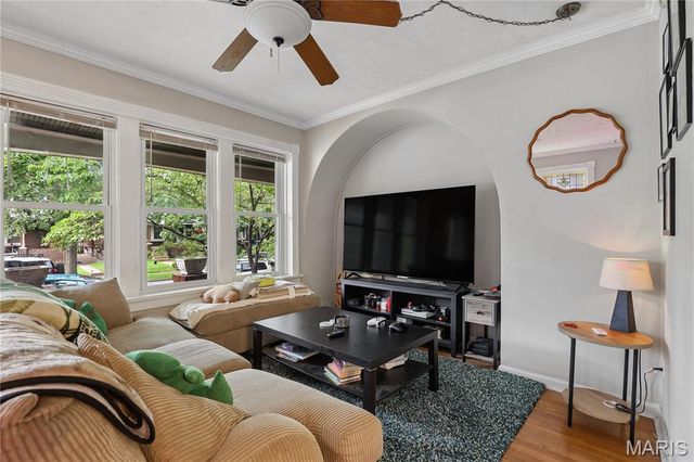 4958 Tholozan Avenue, St Louis, MO 63109