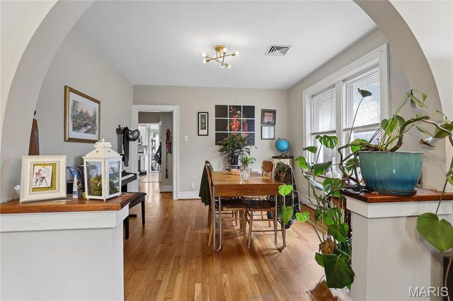 4958 Tholozan Avenue, St Louis, MO 63109